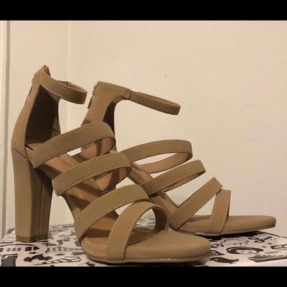 💥Bamboo ankle strappy chunky heel sandals8.5
